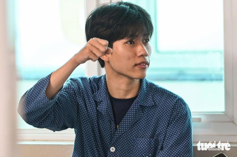 Gíam đốc ĐH Bách khoa Hà Nội khen thưởng nam SV đập mái tôn cứu người trong đám cháy - Tuổi Trẻ Online