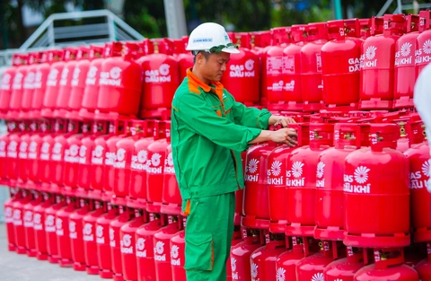 Từ 1-4, giá gas đồng loạt tăng thêm khoảng 95.000 đồng/bình 12kg - Tuổi Trẻ  Online