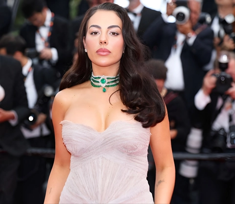Georgina Rodríguez gây choáng với trang sức hơn 300 carat ở Cannes