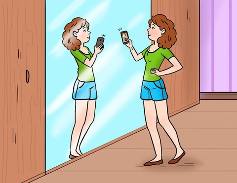 Đâu là điểm vô lý trong tranh cô gái mê selfie? - Ảnh 1. Đâu là điểm vô lý trong tranh cô gái mê selfie? - Ảnh 1.
