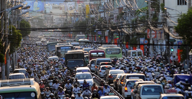 Sài Gòn đường chật xe đông, dự án giao thông nằm chờ vốn