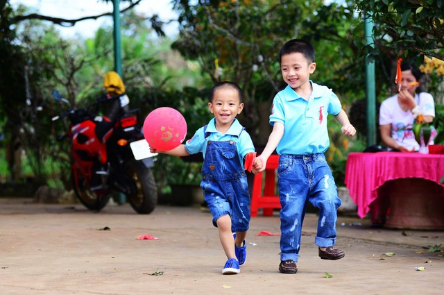 Chơi với con dù chỉ 5 phút cũng quý giá - Ảnh 3. Chơi với con dù chỉ 5 phút cũng quý giá - Ảnh 3.