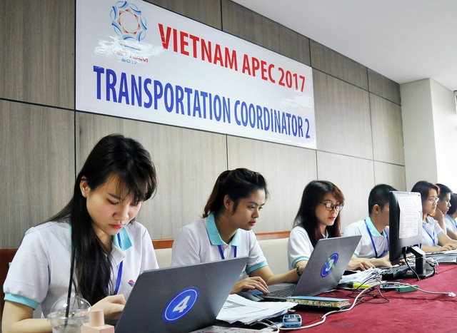 Phía sau những chuyến xe đưa đón đại biểu APEC