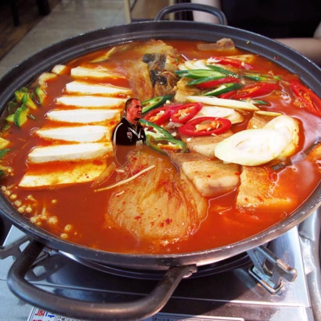Loại Thái, CĐV Việt Nam xuất khẩu thành thơ, nổi hứng lảy Kiều - Ảnh 1. Loại Thái, CĐV Việt Nam xuất khẩu thành thơ, nổi hứng lảy Kiều - Ảnh 1.
