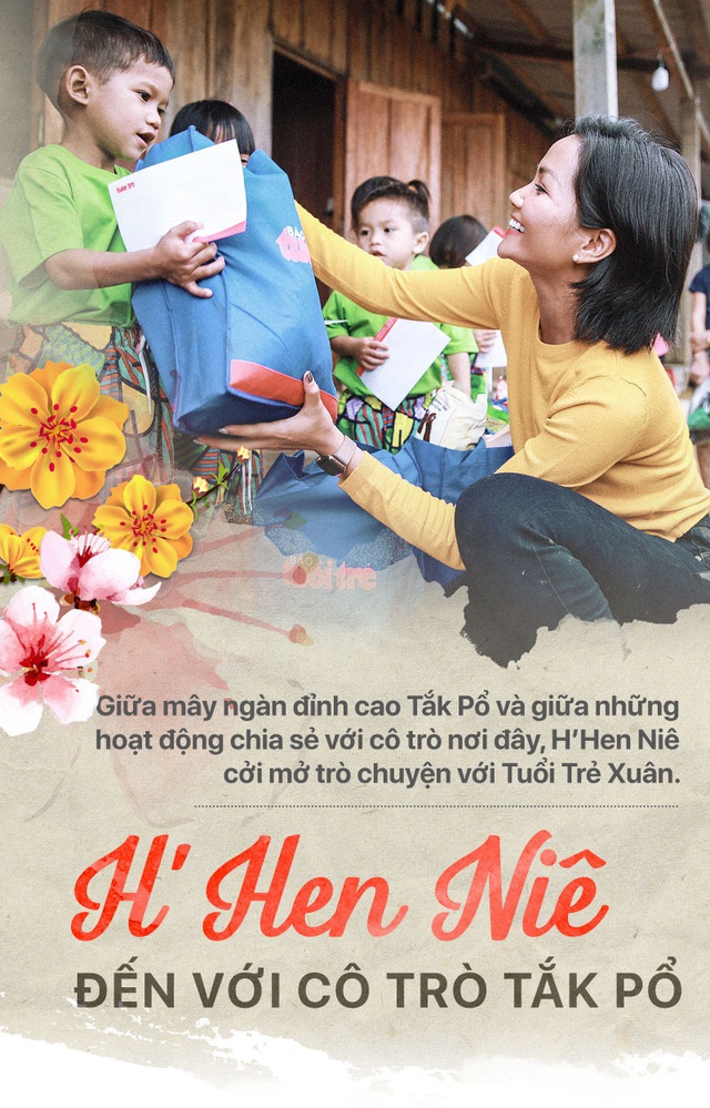 H’Hen Nie đến với cô trò Tắk Pổ