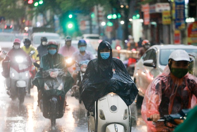 Thời tiết hôm nay 18-6: Nam Bộ ngày nắng, chiều tối mưa to - Ảnh 1.