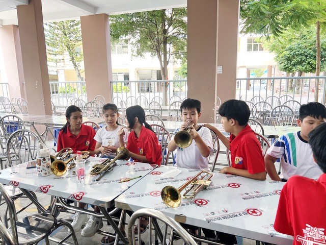 Ú... òa... chúng mình là &quot;thần dân&quot; Trung Mỹ Tây 1! - Ảnh 2.