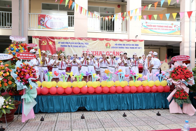 Ú... òa... chúng mình là &quot;thần dân&quot; Trung Mỹ Tây 1! - Ảnh 3.