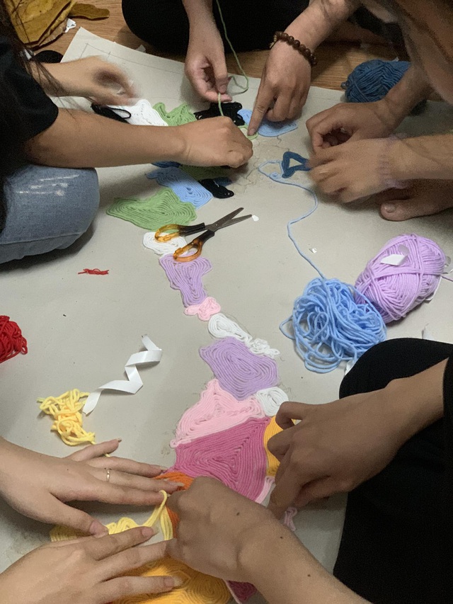 Ngắm bản đồ Việt Nam bằng len siêu đỉnh của teen lớp 12 - Ảnh 2.