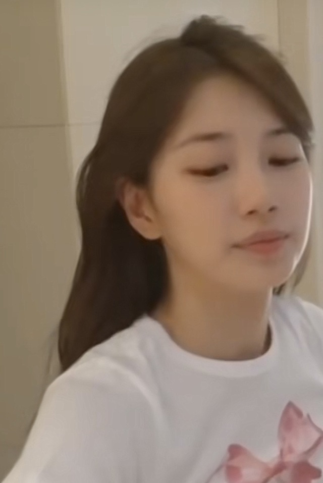 Suzy và Jennie (BLACKPINK) đụng hàng áo nơ hot trend, ai chất hơn?- Ảnh 2.