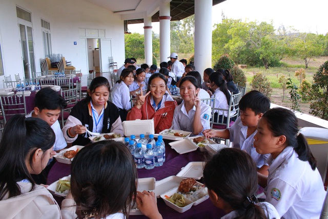 40 gương mặt vượt khó học giỏi của Phú Yên nhận học bổng Vì tương lai Việt Nam- Ảnh 8.