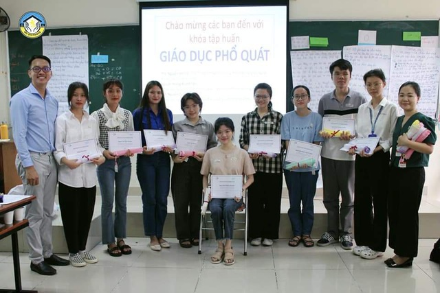 Gen Z khuyết tật vượt khó “rinh” hàng loạt giải thưởng và học bổng- Ảnh 4.