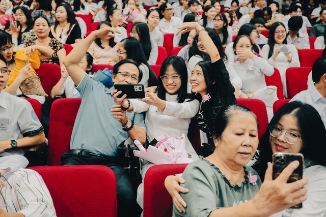 Teen THPT Trần Văn Giàu cùng nhau “Đi để trở về” - Ảnh 2.