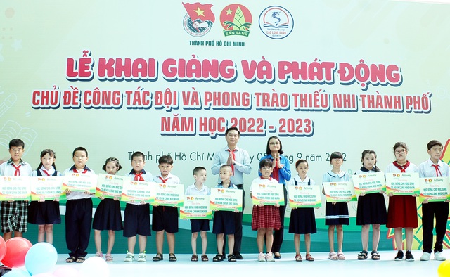 Lễ phát động chủ đề năm học 2022-2023 tại trường TH Lạc Long Quân, quận 11 - Ảnh: NGUYỄN HƯNG