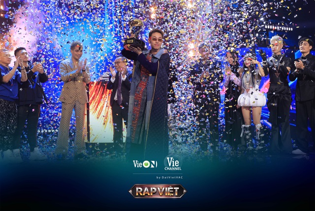 Vỡ òa nước mắt khoảnh khắc Double2T trở thành Quán quân Rap Việt mùa 3 - Ảnh 2.