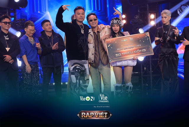 Vỡ òa nước mắt khoảnh khắc Double2T trở thành Quán quân Rap Việt mùa 3 - Ảnh 4.