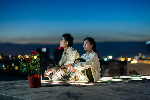Sau Chúng ta của 8 năm sau, 'nữ thần thanh xuân' Hoàng Hà tái xuất trong MV Nơi pháo hoa rực rỡ- Ảnh 7.