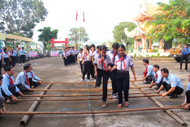 Quà tặng ý nghĩa - khu vui chơi cho thiếu nhi khó khăn ở Xuân Lộc (Đồng Nai)- Ảnh 2.