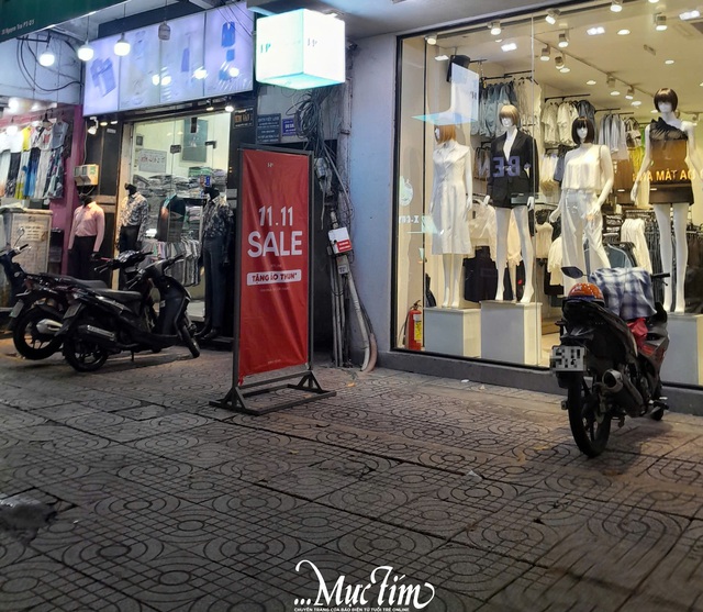 TP.HCM: Nhiều cửa hàng vắng khách vào ngày 11-11- Ảnh 1.