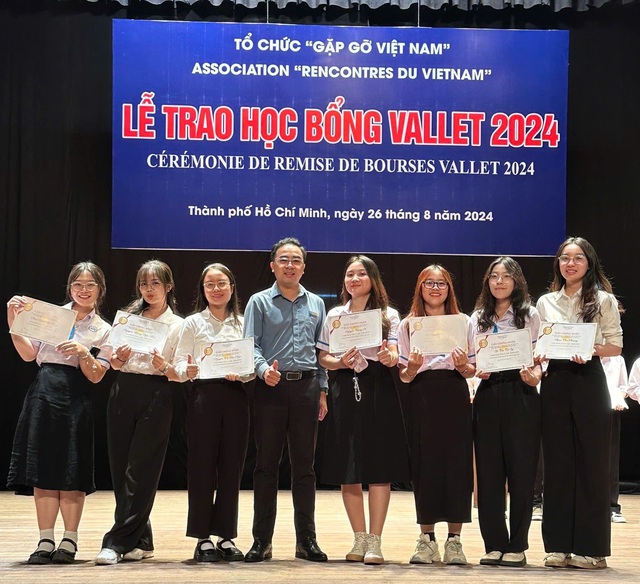 Nỗ lực chinh phục khoa học công nghệ của nữ sinh Trường đại học Kinh tế - Luật- Ảnh 2.