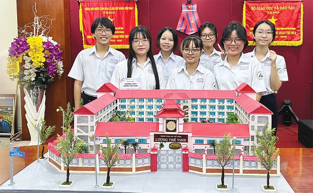 Bất ngờ mô hình thu nhỏ của Trường THPT Lương Thế Vinh nhìn y như thật- Ảnh 1.