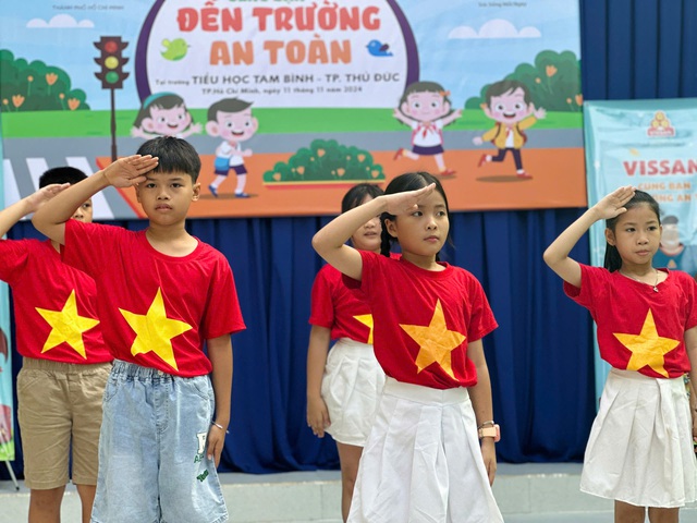 Tiết học ngoại khóa đặc biệt của học trò Trường tiểu học Tam Bình- Ảnh 13.