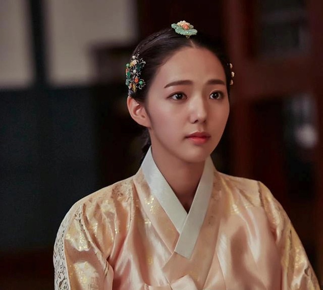 Vẻ đẹp đậm chất Hàn Quốc của Chae Soo Bin trong tạo hình cổ trang - Ảnh: KBS2