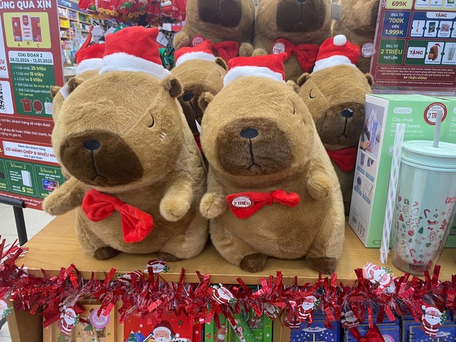 Capybara 'lên đồ' đón Giáng sinh cỡ này, bạn cỡ nào?- Ảnh 1.