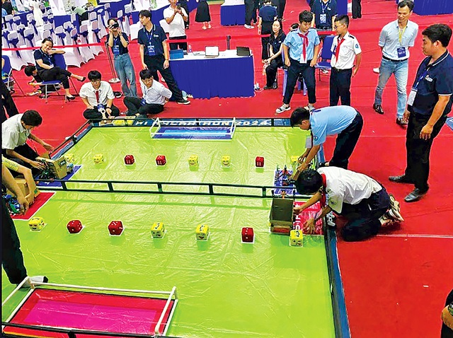 Liên quân hai trường THCS ở Củ Chi giành ngôi quán quân AI Hackathon 2024.- Ảnh 4.