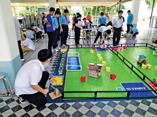 Liên quân hai trường THCS ở Củ Chi giành ngôi quán quân AI Hackathon 2024.- Ảnh 3.