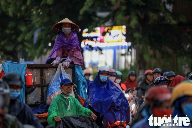 Lạc trong dòng xe đông đúc cuối năm