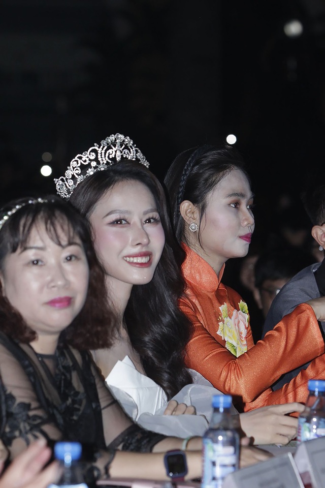 Sở hữu nụ cười ngọt ngào, sinh lớp 12 đăng quang Nét đẹp THPT Trưng Vương- Ảnh 1.