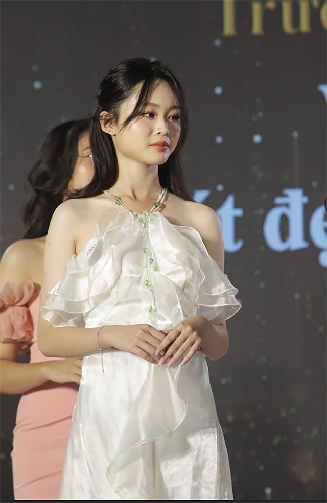 Sở hữu nụ cười ngọt ngào, sinh lớp 12 đăng quang Nét đẹp THPT Trưng Vương- Ảnh 4.
