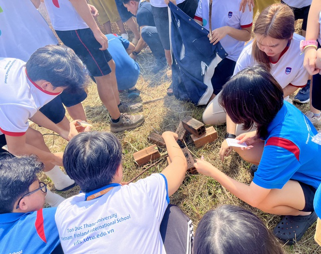 Teen nước ngoài hào hứng nấu cơm niêu đón Tết tại trường VFIS- Ảnh 7.
