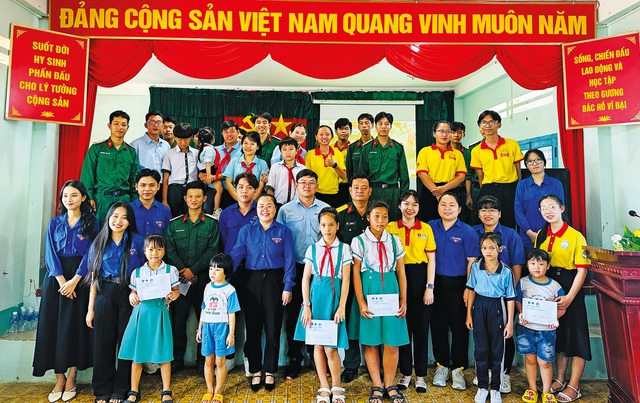 Chúc mừng Đội ta được nhận giải thưởng Hồ Hảo Hớn!- Ảnh 6.