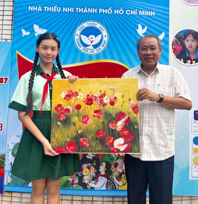 Cô bạn Trường THCS Hà Huy Tập bán quần áo làm kế hoạch nhỏ- Ảnh 4.