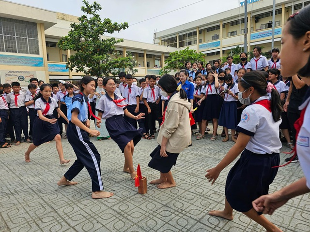 Giờ ra chơi sôi động của học trò Trường THCS An Phú Đông- Ảnh 3.