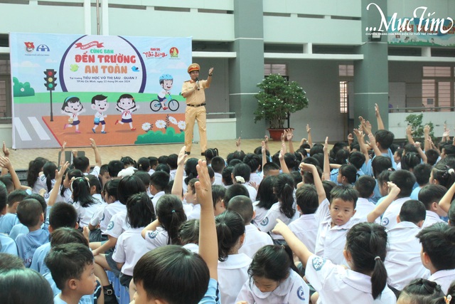 Sáng thứ hai thật hăng say của học trò Trường tiểu học Võ Thị Sáu- Ảnh 7.