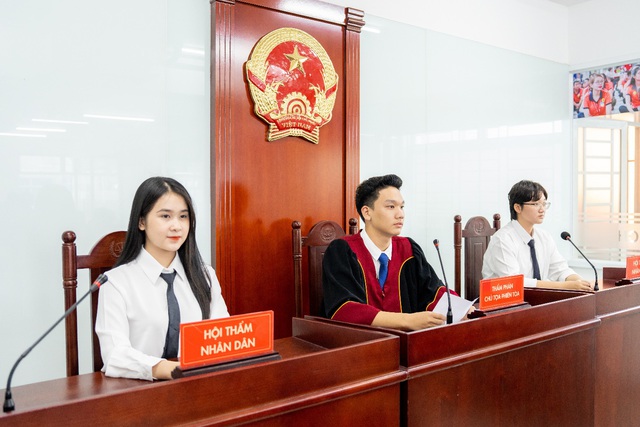 Thực hành phiên tòa giả định - bí quyết tạo nên những cử nhân Luật kinh tế giỏi- Ảnh 1.