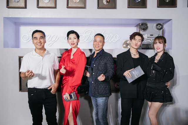 Đàm Vĩnh Hưng vừa hát vừa nhảy liên tục 4 tiếng trong liveshow- Ảnh 2.