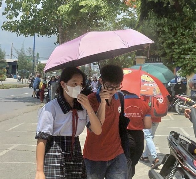 Muôn kiểu tiếp sức mùa thi ấm áp trong kỳ thi tuyển sinh lớp 10- Ảnh 6.