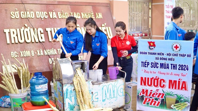Muôn kiểu tiếp sức mùa thi ấm áp trong kỳ thi tuyển sinh lớp 10- Ảnh 2.