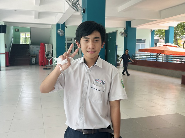 Đề thi văn lớp 10 tại TP.HCM: Nhịp trái tim không chỉ dành cho riêng mình- Ảnh 4.