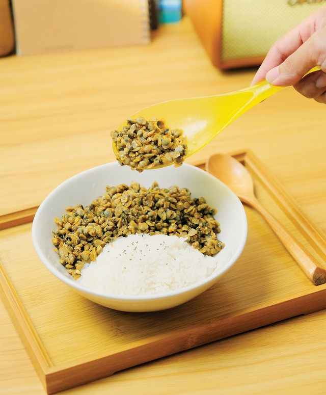 Cách làm cơm hến xào sa tế đơn giản ngon miệng - Ảnh 6.