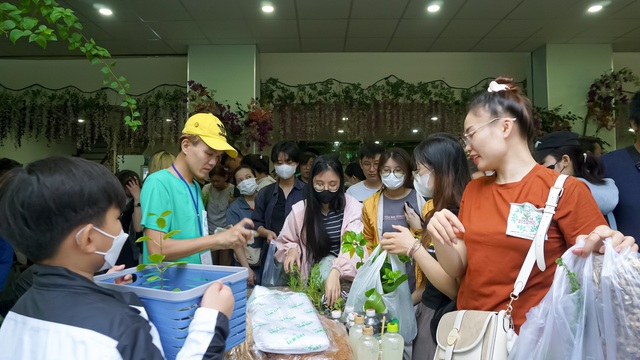 Săn sale 1 ngàn đồng tại chợ cây giống- Ảnh 1.