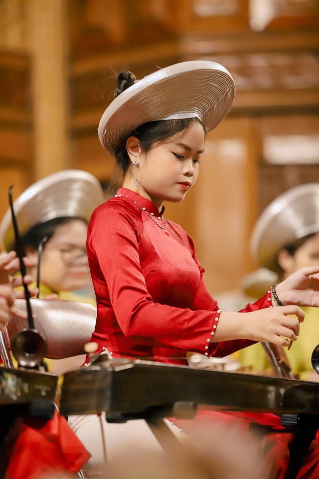 Gen Z rủ nhau cover màn trình diễn đàn bầu của Soobin Hoàng Sơn- Ảnh 5.