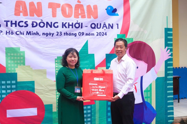Học trò Trường THCS Đồng Khởi nhập hội Cùng bạn đến trường an toàn- Ảnh 2.