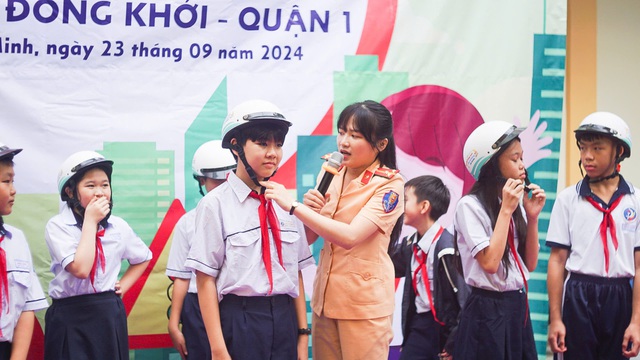 Học trò Trường THCS Đồng Khởi nhập hội Cùng bạn đến trường an toàn- Ảnh 5.