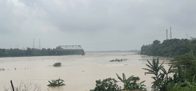 Sập cầu Phong Châu ở tỉnh Phú Thọ- Ảnh 1.