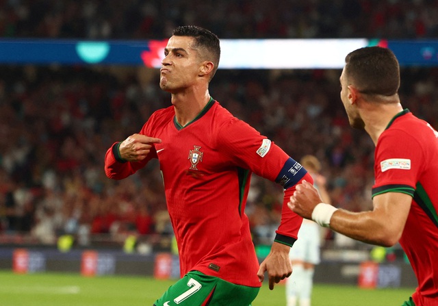 Vòng 2 UEFA Nations League: Ronaldo lại tỏa sáng- Ảnh 1.